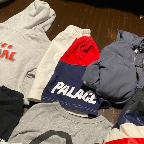 Lot of 9 Designer Clothing Items - Patagonia, Gucci, Moncler, ETC - Picture 7 of 10